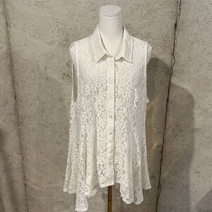 Monroe & Main White Romantic Lace Sleeveless Button-Front Tunic Top | Coquette